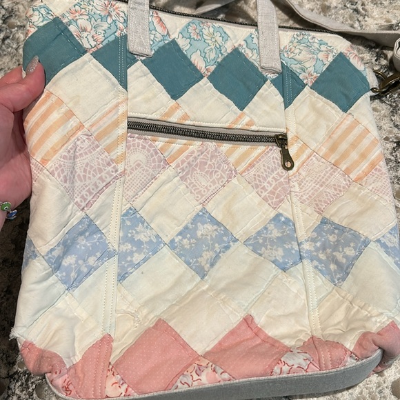 Handmade crossbody made from vintage quilt - Picture 2 of 4